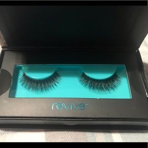 2 sets of false eye lashes